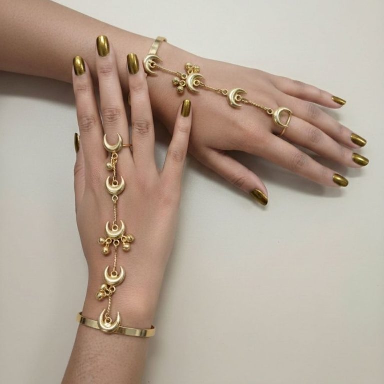 Chaandriti gold-plated haathphool for women with moon-inspired chain detailing